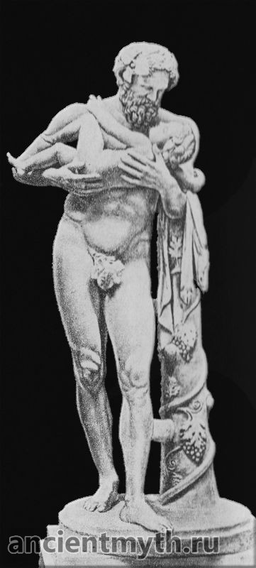 Kuat dengan dewa kecil Dionysus dalam pelukannya